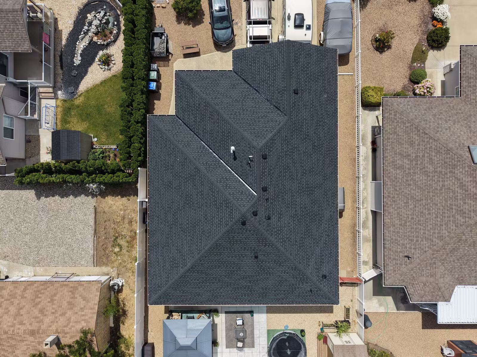 Top-down view of a GAF Timberline HDZ Charcoal roof in Oliver BC